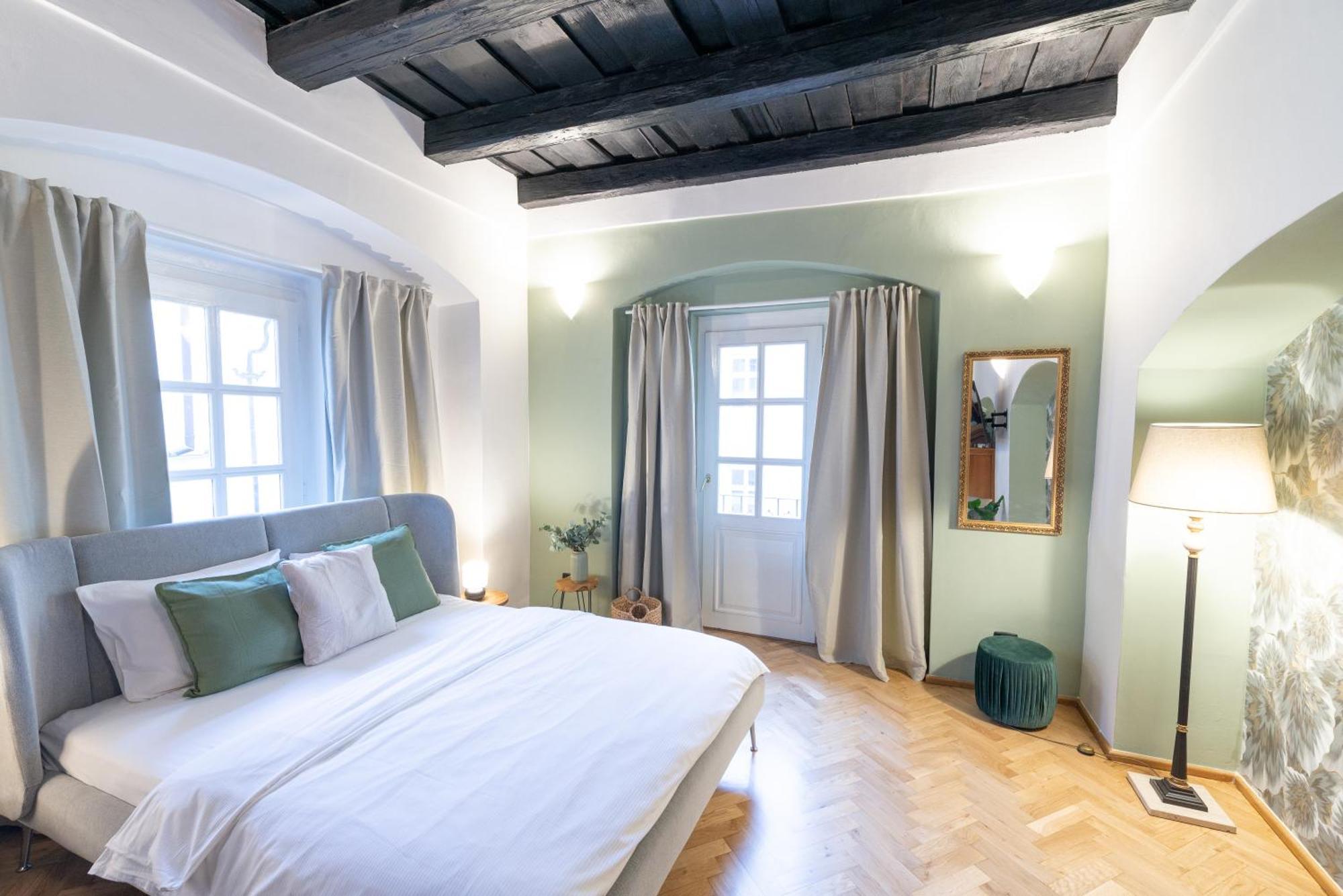 Adam's - Great Price & Location Apartment